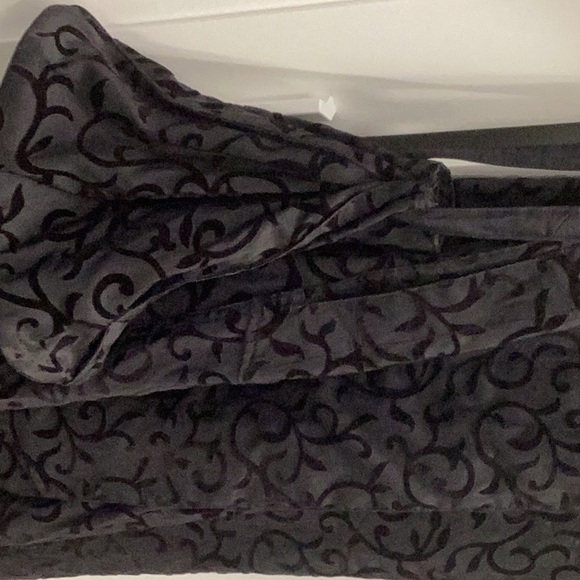 MYCRA PAC NOW black reversible hooded cape with matching bag! Great for witches! - Picture 6 of 16